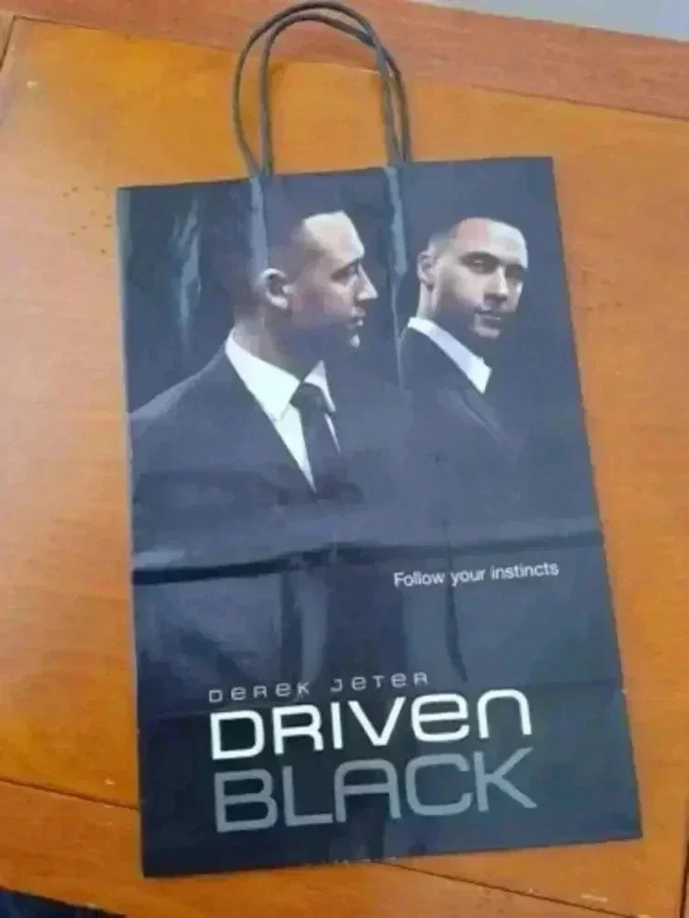 𝅺derek Jeter GLOSSY GIFT Paper Bag FROM DRIVEN - Picture 2 of 4